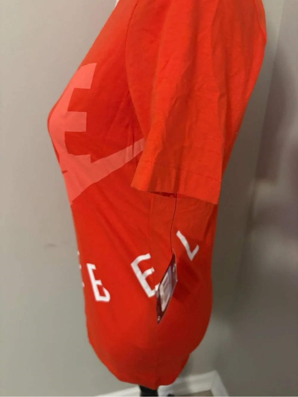 Nike Women’s ORANGE V-Neck Graphic Logo Tee-NWT